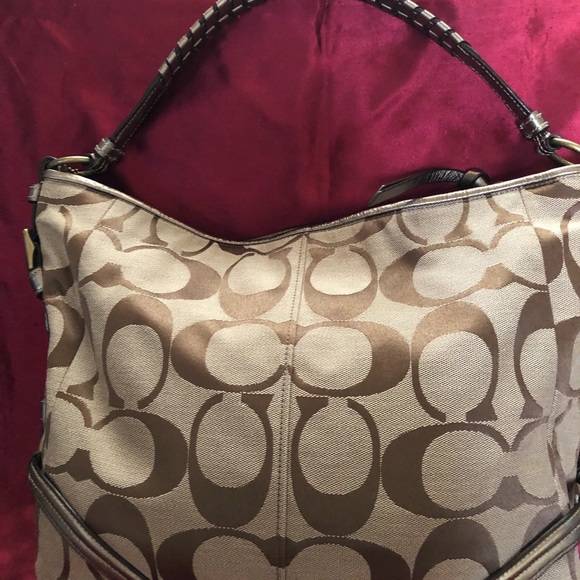 Authentic Coach - Picture 2 of 4